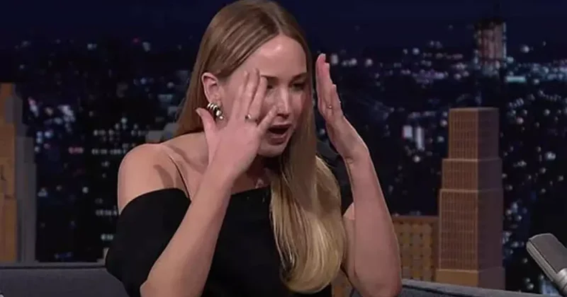 Jennifer Lawrence canlı yayında gözyaşlarına boğuldu