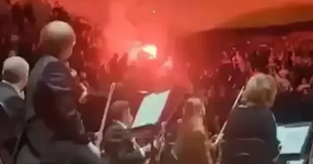 Paris te İsrail orkestrasına Filistin tepkisi: Soykırım sanatla aklanamaz VİDEO İZLE