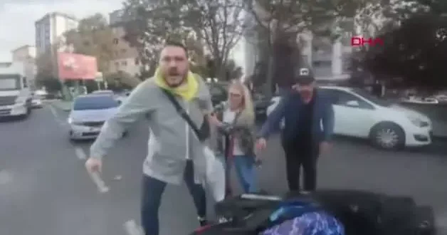 Ataşehir de motosikletliye tekme tokatlı saldırı: ‘Nasıl küfür edersin’