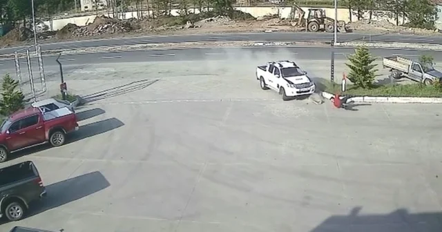 Artvin de akaryakıt istasyonu çalışanına kamyonet çarptı Artvin Haberleri