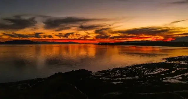 Van Gölü gün batımında kızıllığa büründü VİDEO İZLE