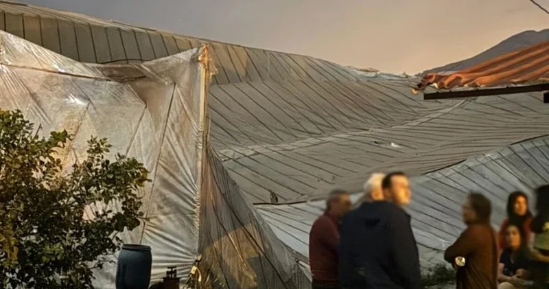 Mersin de hortum seralara zarar verdi Son dakika haberleri