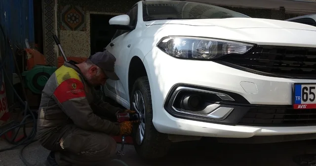 Kış lastiği zorunluluğu öncesi lastikçilerde yoğunluk Van da kış lastiği uygulaması erkene alındı, yoğunluk arttı Van Haberleri