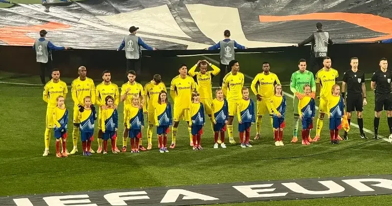 Fenerbahçeli taraftarlar yıldız oyuncuyu tepkili: Şu adamı kovun artık Futbol Haberleri