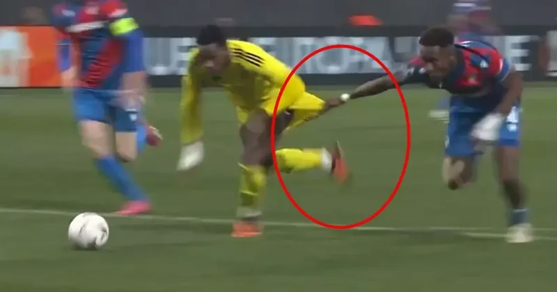 Fenerbahçe 90+5 te penaltı bekledi! Pozisyonu inceleyen hakemden devam kararı