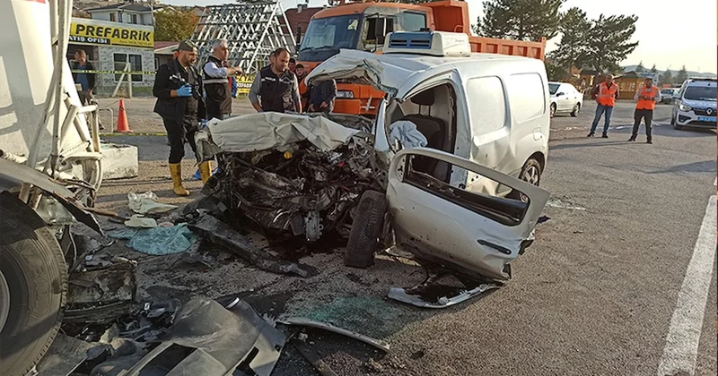 Araç park halindeki tankere çarptı; bir aile yok oldu Sözcü Gazetesi