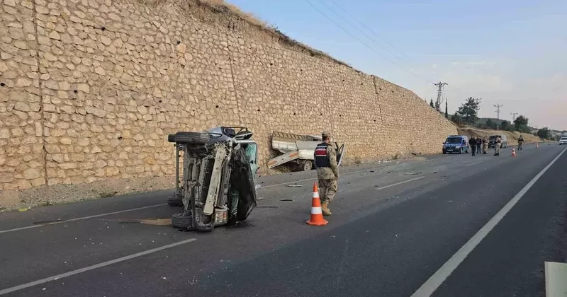 Kamyonet hafif ticari araca arkadan çarptı: 4 kişi yaralandı