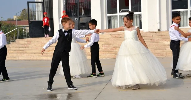Son Balo gösterisi ile 10 Kasım a özel anma Manisa Haberleri