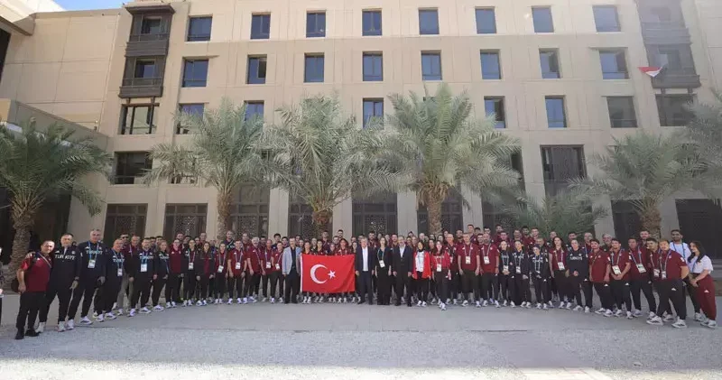 Bakan Bak, Suudi Arabistan’da milli sporcularla bir araya geldi