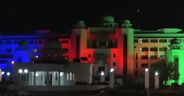 Karabağ Zaferi Pakistan da kutlandı: İslamabad Azerbaycan Bayrağının renkleriyle aydınlandı VİDEO İZLE