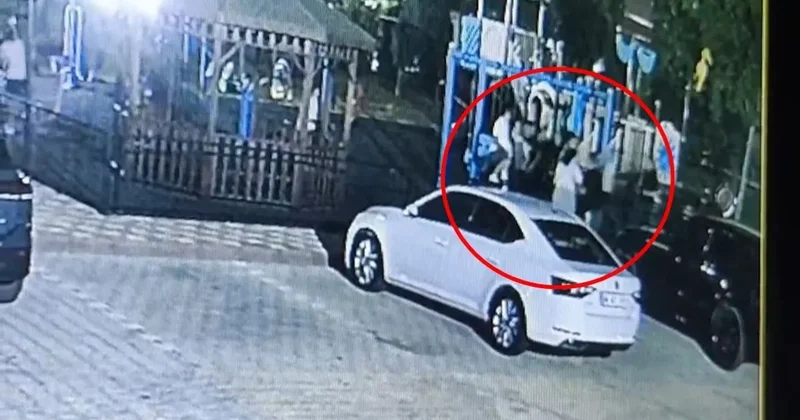 Diyarbakır da parkta dehşet kamerada: Oğlu ile tartışan çocuğa silah çekti!