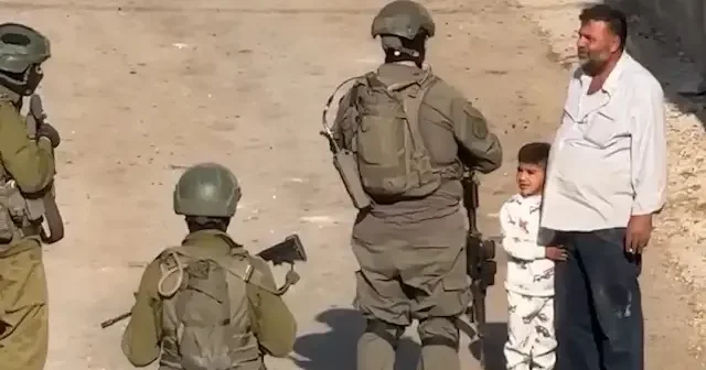 İşgalci İsrail Batı Şeria da Mughayir köyünü kuşatma altına aldı VİDEO İZLE