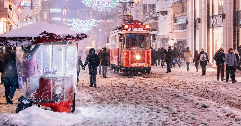 Pastırma sıcakları yerini kara kışa bırakıyor: Lapa lapa kar geliyor! Sert ve yağışlı geçecek