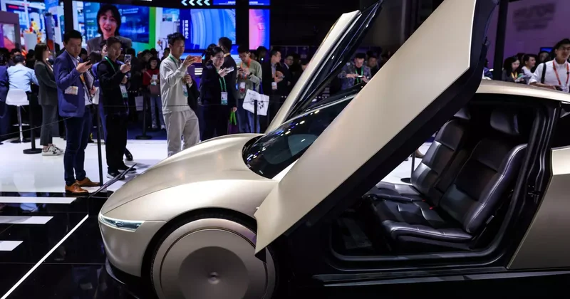 Elon Musk tarih verdi: Direksiyonsuz Tesla Cybercab üretimi başlıyor!