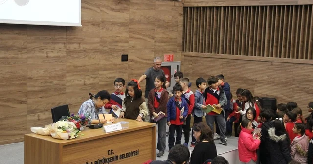 Muğla Büyükşehir Belediyesi Pelin Güneş i minik okurlarla buluşturdu Muğla Haberleri