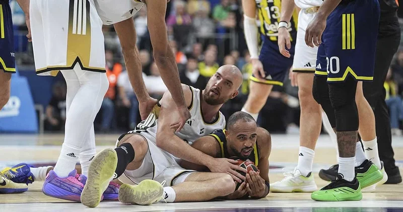 Fenerbahçe farklı kazandı