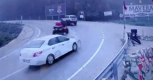 Kayganlaşan yolda virajda kazalar kamerada Bursa Haberleri