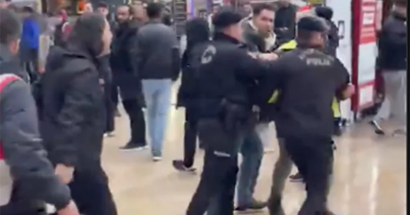 Şirinevler de Asgari ücret en az 2 katına çıkartılsın bildirisi dağıtan 2 kişi gözaltına alındı.