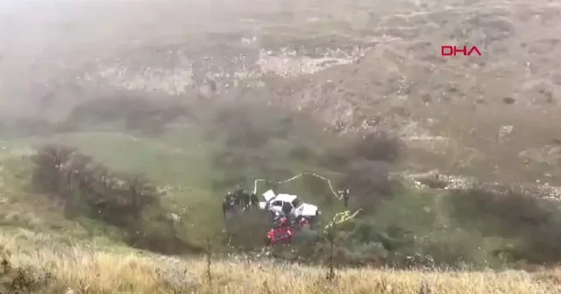 Denizli de feci ölüm: Araç 50 metre yuvarlandı