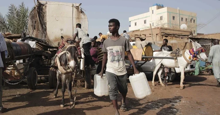 Sudan da gıda kamyonuna saldırı: Acı çekenlere gıda yardımını kesmek, bir savaş taktiği