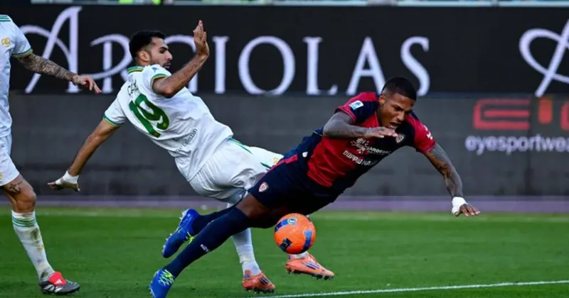 Olaylar yüzünden maç durma noktasına geldi! Milli yıldız takımını 10 kişi bıraktı