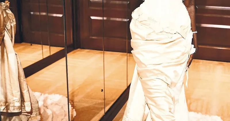 İDİL DEMİREL Moda dünyası aralık ayına bomba gibi girdi