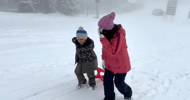 Kars ta kar coşkusu: Çocuklar kardan adam yaptı, kızak kaydı Kars Haberleri