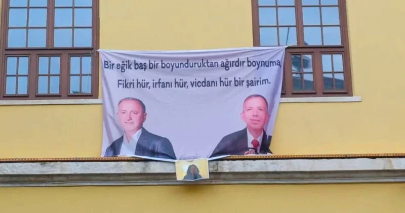 Galatasaray Lisesi öğrencilerinden Fatih Altaylı’ya destek!