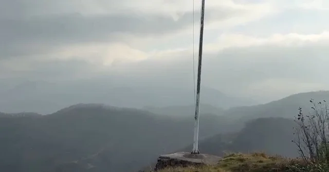 Yıpranan bayrak değiştirilmeyi bekliyor Giresun Haberleri