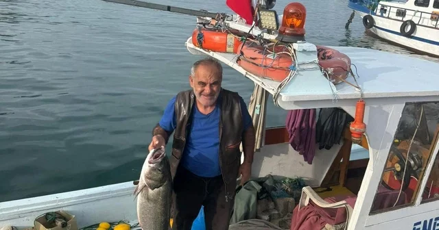 Akçakoca da balıkçı ağına 10 kiloluk levrek takıldı Düzce Haberleri