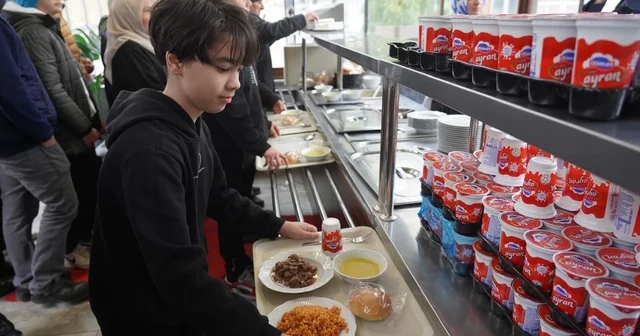 Bilecikli şehit İlhan Ongan ın anısına binlerce kişiye ücretsiz yemek dağıtıldı Belediye Başkanı Melek Mızrak Subaşı: Kent Lokantamız tam bir yıldır vatandaşlarımıza en güzel şekilde hizmet ediyor Bilecik Haberleri