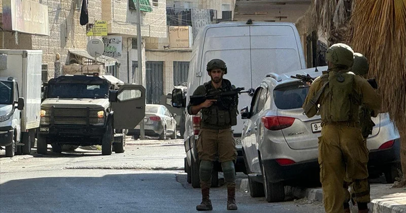 Katil İsrail askerleri 2 Filistinliyi öldürdü, kentte grev ilan edildi