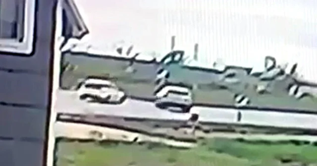 Edirne de çarpışan otomobillerden birinin takla attığı kaza kamerada; 2 yaralı Edirne Haberleri