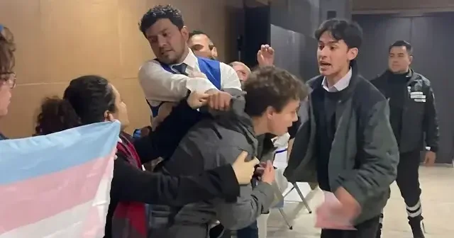 Aileyi hedef alan sapkın LGBT cilerin provakasyonu ellerinde patladı VİDEO İZLE