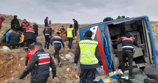Sivas ta devrilen cezaevi nakil aracında yaralanan 9 kişiden 8 i taburcu edildi Sivas Haberleri