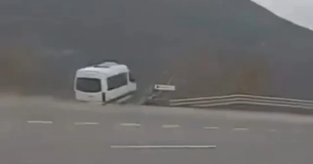 Minibüsün şarampole yuvarlandığı ölümlü kazanın görüntüleri ortaya çıktı Gaziantep Haberleri