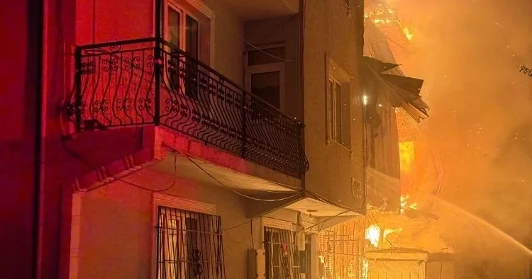 Bursa’da şehit babasının evi yandı