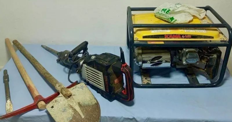 Kırşehir de izinsiz kazı yapan 3 zanlı suçüstü yakalandı