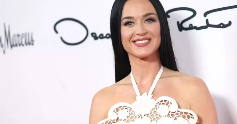 Dünyaca ünlü şarkıcı, eski başbakanla birlikte olduğunu resmen açıkladı