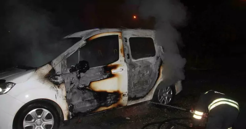 Ailesine kızıp aracını yaktı