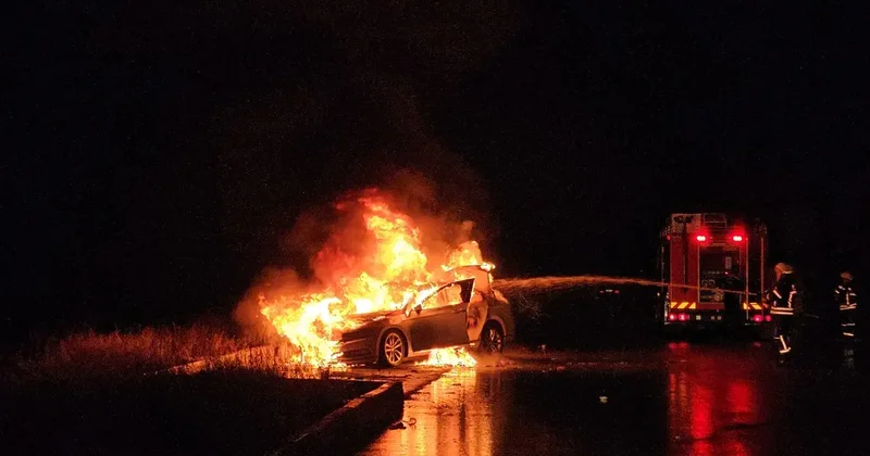 Çorum da yanan otomobil kullanılamaz hale geldi: Dikkat çeken park iddiası!