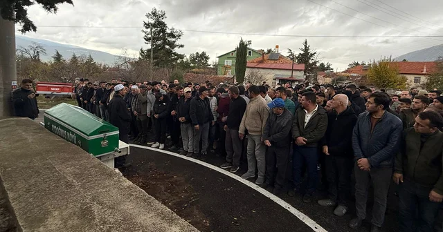Isparta da başsız cesedi bulunan 2 çocuk babası, toprağa verildi Isparta Haberleri