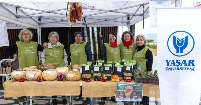 İzmir de yüzlerce gönüllü İyilik için tek yürek oldu Alsancak tan Bostanlı ya iyilik rüzgarı esti İzmir Haberleri