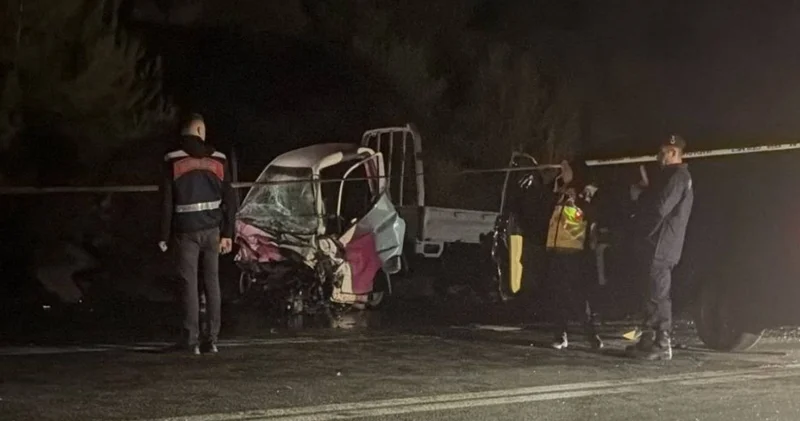 Sakarya da kamyonetle kafa kafaya çarpıştı! 1 kişi öldü 5 yaralı