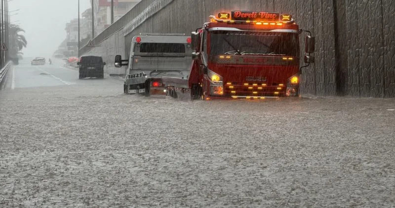 Antalya da sağanak! 8 kişi kurtarıldı