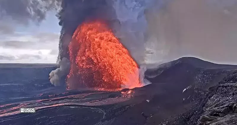 Hawaii deki Kilauea Yanardağı yeniden lav püskürttü
