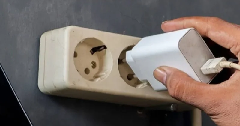 Şarj aletinizde bu yazı yoksa telefonunuz alev alabilir Sözcü Gazetesi