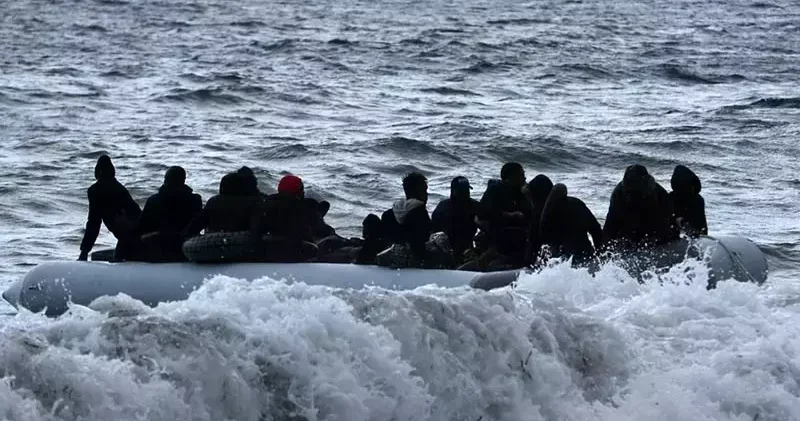 Girit Adası açıklarında göçmenleri taşıyan bot battı: 18 ölü