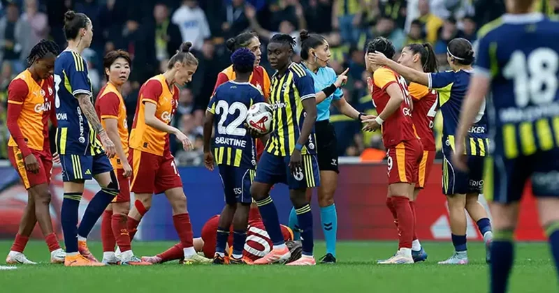 Fenerbahçe, Kadıköy de Galatasaray ı yenip liderliği aldı Maç sonucu Fenerbahçe Galatasaray: 1 0 (Kadın Futbol) Fanatik Gazetesi Fenerbahçe (FB) Haberleri Spor