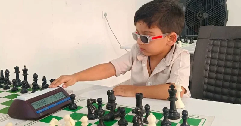 Üç yaşındaki çocuk dünya satranç tarihine geçti Sözcü Gazetesi